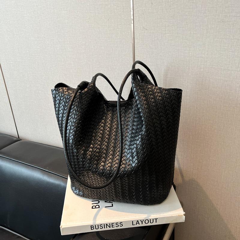 Premium Woven Bag Women's Autumn and Winter Retro Tote Bag Large Capacity Shoulder Commuter Bag