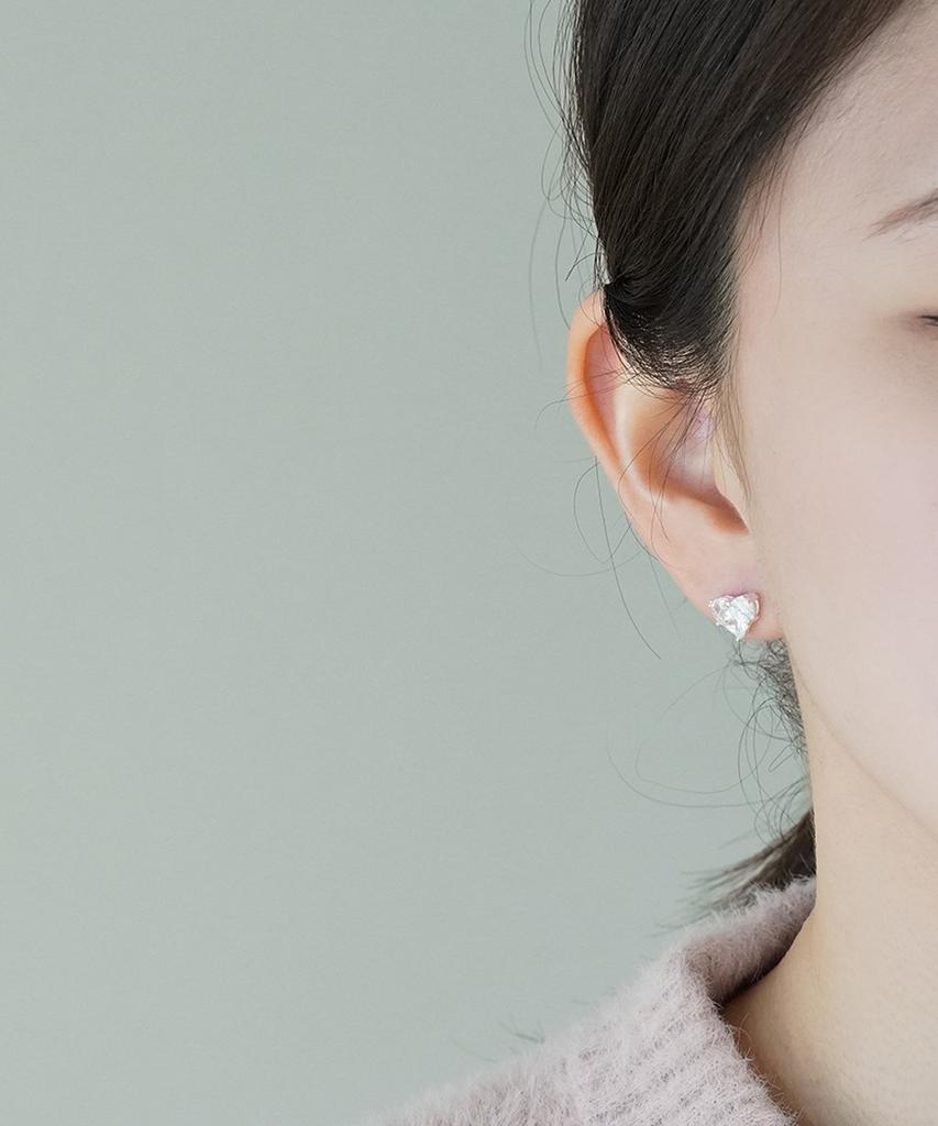 Серебряные серьги-гвоздики Alleun Silver 925 с объемным кубическим сердцем