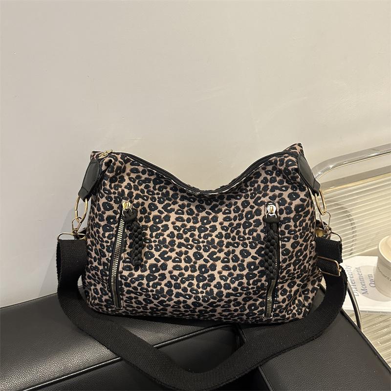 Винтажная сумка-тоут с леопардовым принтом женская 2025 новая повседневная сумка-мессенджер замшевая большая вместимость на плечо