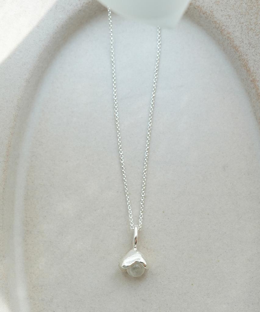 Reindeer Grotto Necklace 08