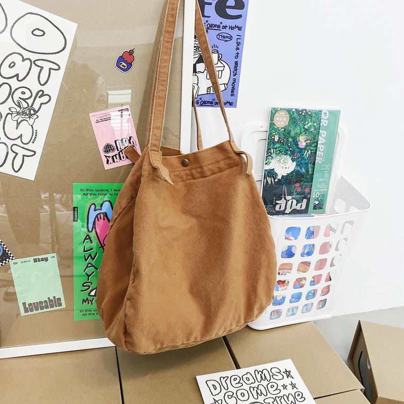 Сумка через плечо из холста в японском минималистском стиле: Большая вместимость, однотонный цвет, универсальность для походов в магазин или школу