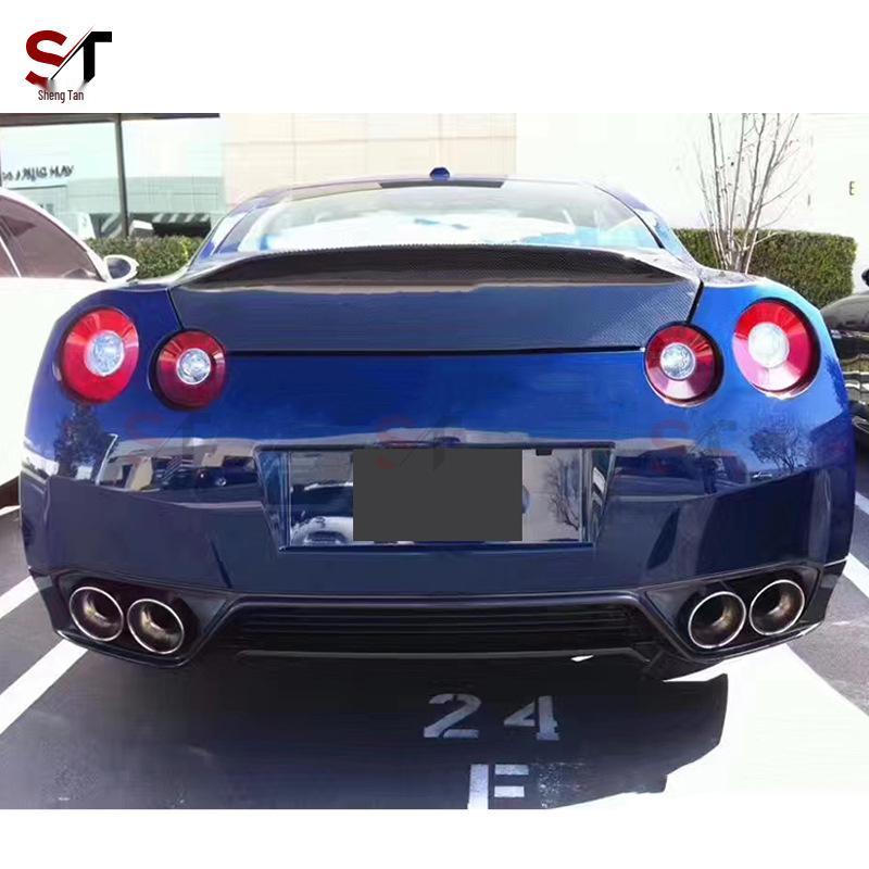 Комплект для модификации задней части Nissan GTR35: Спойлер на багажник и накладка на задний бампер из углеродного волокна
