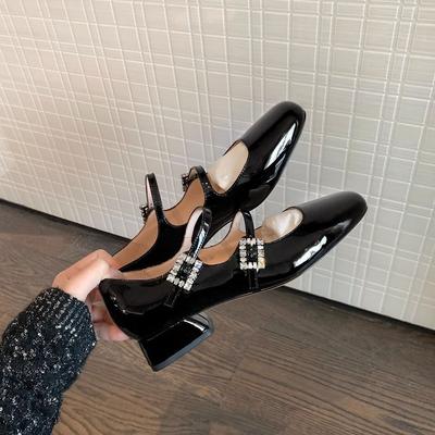 Шей Су Иинь Бэйли~ Лакированные туфли Мэри Джейн с квадратным носком, толстым каблуком и бриллиантовой пряжкой, женские туфли-лодочки, ретро-металл