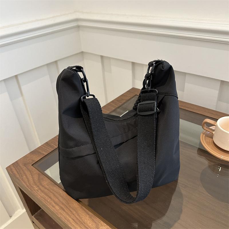 Nylon Cloth Large-Capacity Fashion Bag Women'S Early Spring Versatile Shoulder Messenger Tote Bag