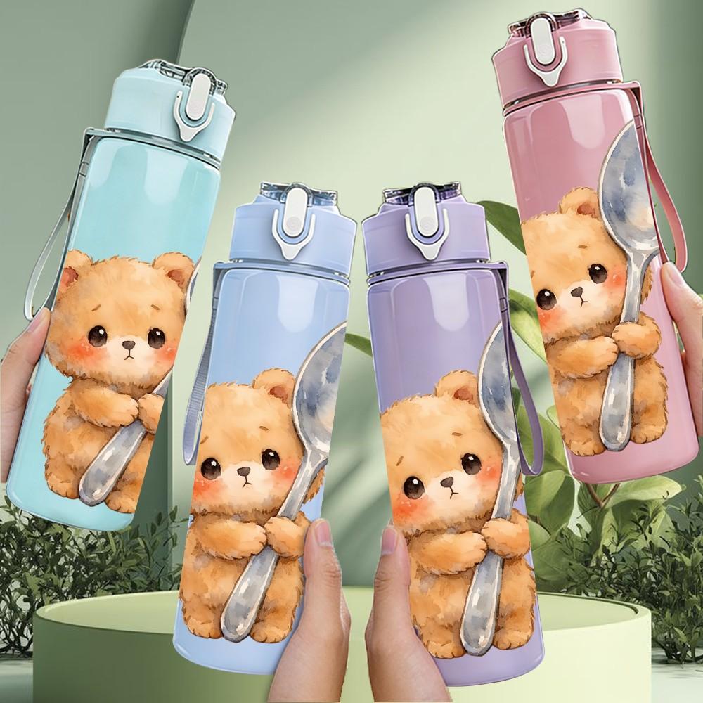 1PC Bear Holding Spoon Cute Cartoon Print 750ml Color Plastic Sports Water Bottle Leakproof Flip Straw Lid Suitable for Sports Office Home Use