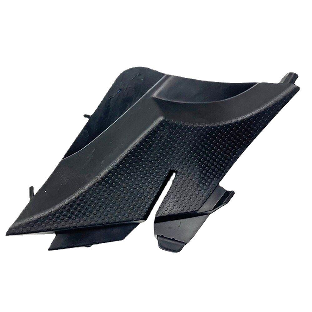 Накладка-петля боковой крышки вентиляции двигателя Honda Fit 74212-SAA/74222-SAA-G00