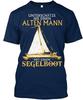 Alten Mann Mit Einem Segelboot Unterschatze Nie Einen Стандартная футболка унисекс