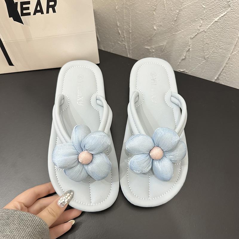 Internet Celebrities Cute Versatile Flat-bottomed Flip-flops Women's Summer Wear 2025 New Models with Skirts Non-slip Soft-bottomed Cool Slippers