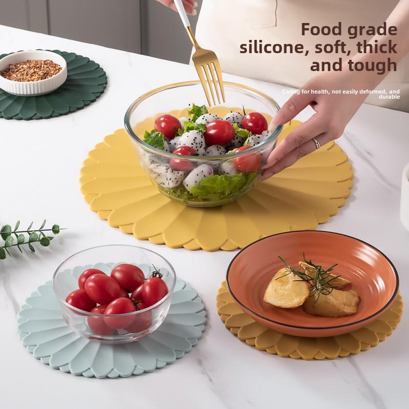 30cm Durable Anti-Scald Silicone Placemat - High Temperature Resistant
