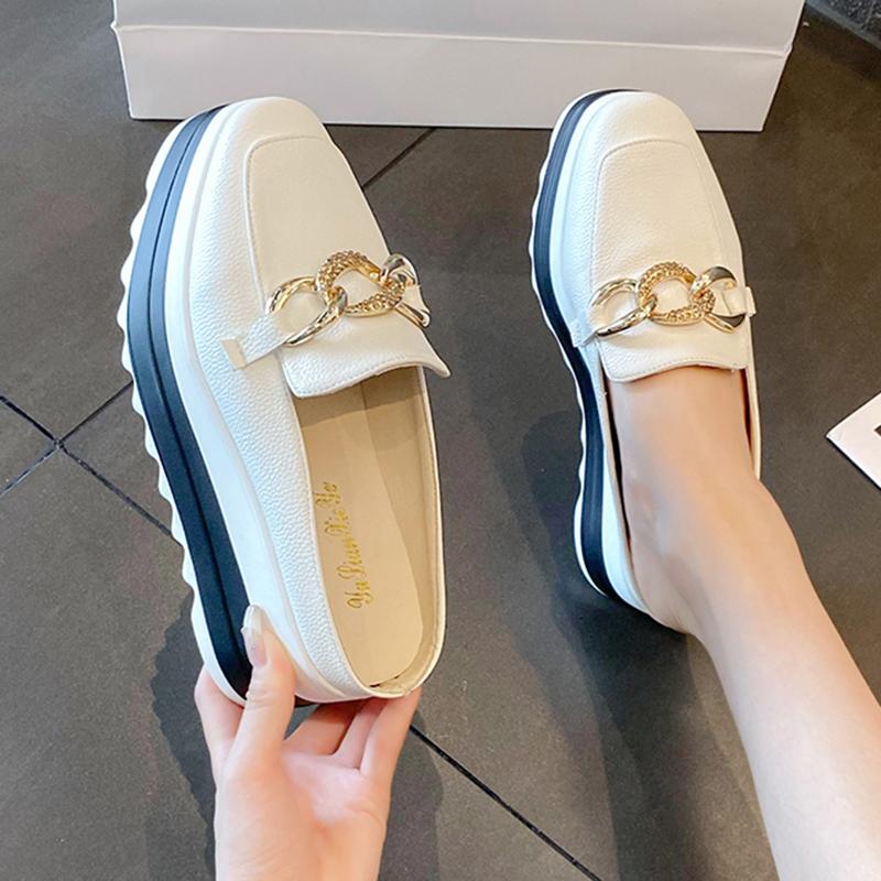 Модные женские туфли-мюли на танкетке с металлической цепочкой 2024 года, летние тапочки на толстой платформе, женские повседневные мокасины из искусственной кожи с толстой подошвой, большие размеры