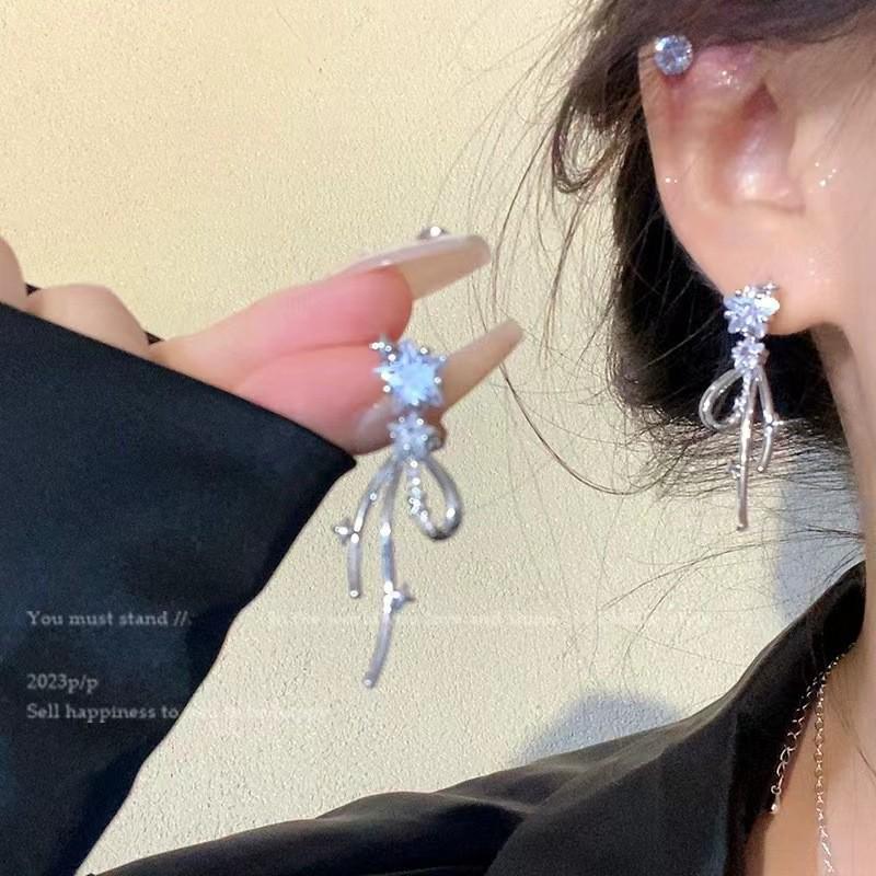 Серьги-бабочки с цирконом: Роскошь, универсальность, тренд сезона осень/зима