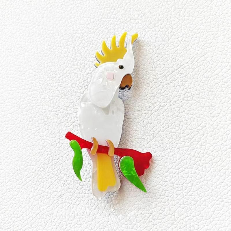 Fashionable Sophisticated Parrot Lapel Pin with Dripping Oil Designs Contrast Accessory for Party Supplies Costumes