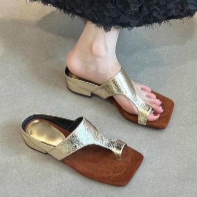 Модные женские тапочки Модные кожаные сандалии с квадратным носком Высококачественные повседневные тапочки для женщин Летние сандалии с перемычкой между пальцев Sandalias Mujer