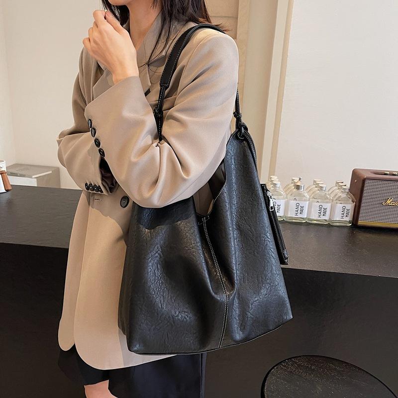 2025 новая высококачественная сумка-тоут на плечо из мягкой кожи, вместительная повседневная сумка-ведро, ленивая кроссбоди, для通勤, под мышку