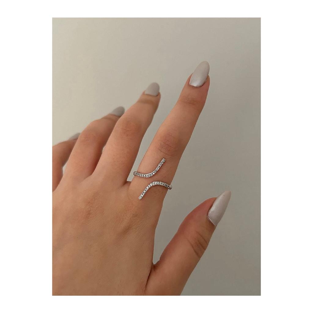 Золотое кольцо-спираль с камнем