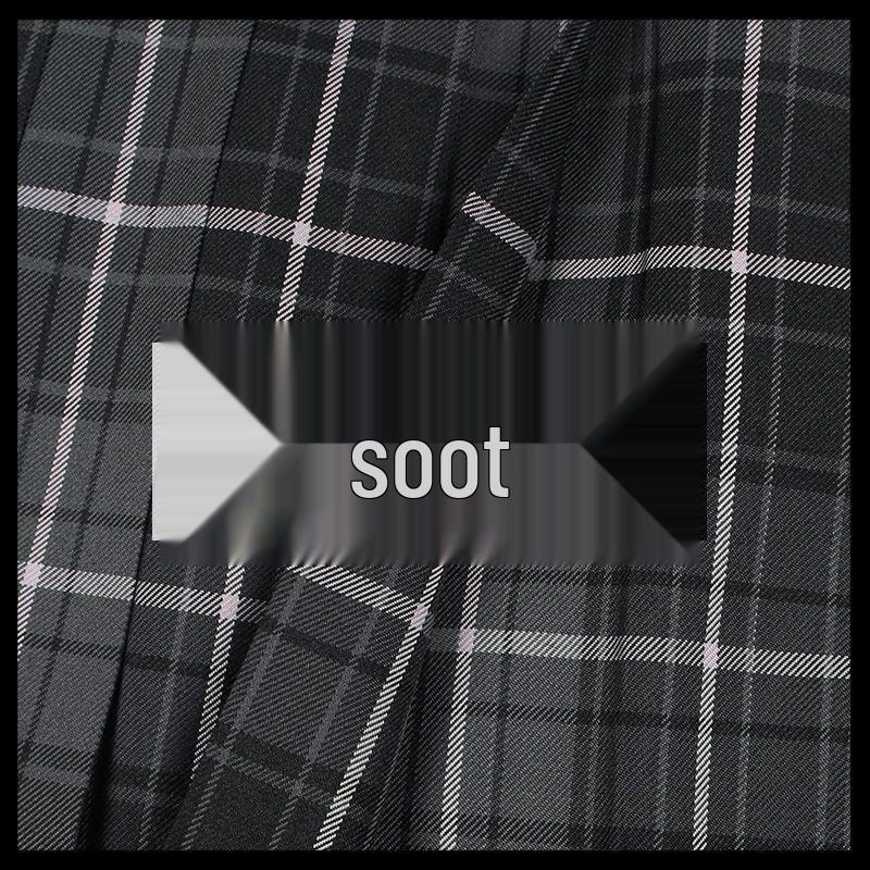 Комплект облегающей белой футболки и клетчатой школьной юбки: Подлинный студенческий стиль с чистой, желанной эстетикой