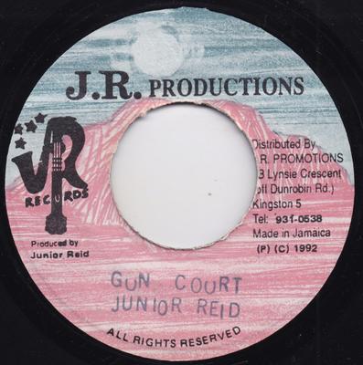 7-дюймовая пластинка JUNIOR REID Gun Court НИКАКОЙ J.R. ПРОИЗВОДСТВО 1992 Ямайка Регги Ска Даб Б/у