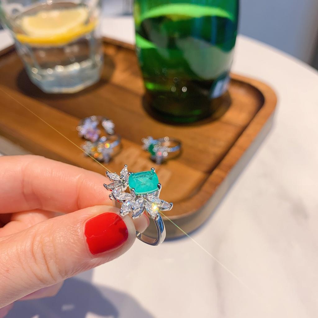 2024 Новое модное кольцо Founder Ring Женское универсальное ретро-кольцо Ювелирные изделия из медного покрытия с изумрудом из настоящего золота