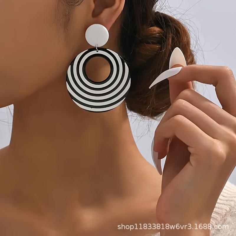 Модные серьги для женщин Дамы