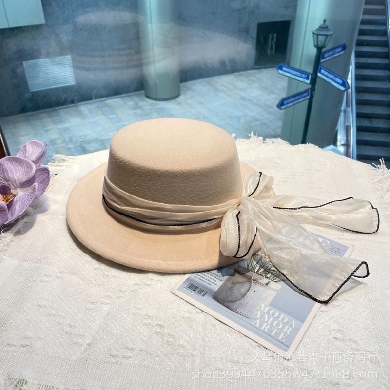 French retro woolen flat top top hat, satin strap, flat brim small brim hat, elegant Hepburn woolen felt hat for women in autumn and winter