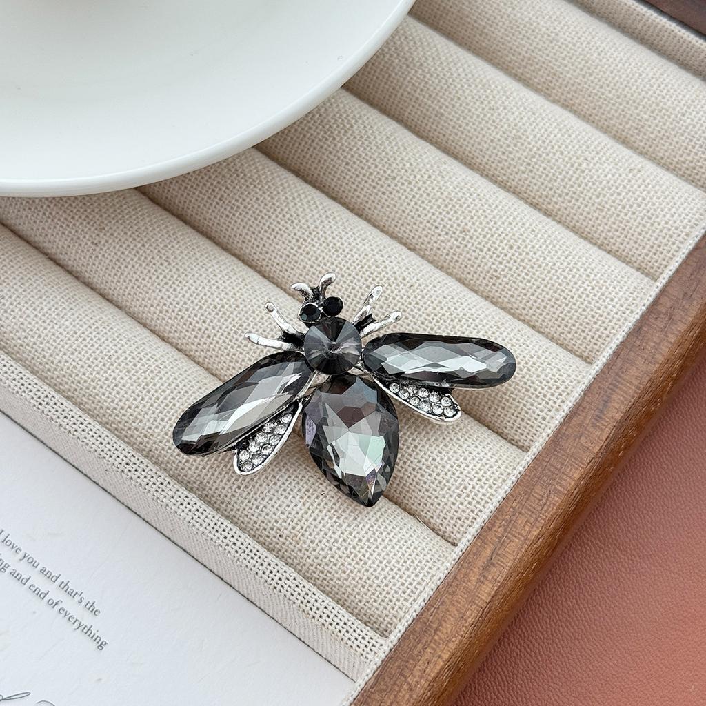 Creative Cute Honey Bee Brooch Fashion Rhinestone Women Vintage Enamel Animal Brooch