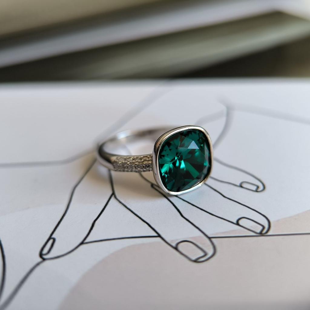 Silver Ring with Cubic Zirconia, Item Weight 4.39 G (60002280)