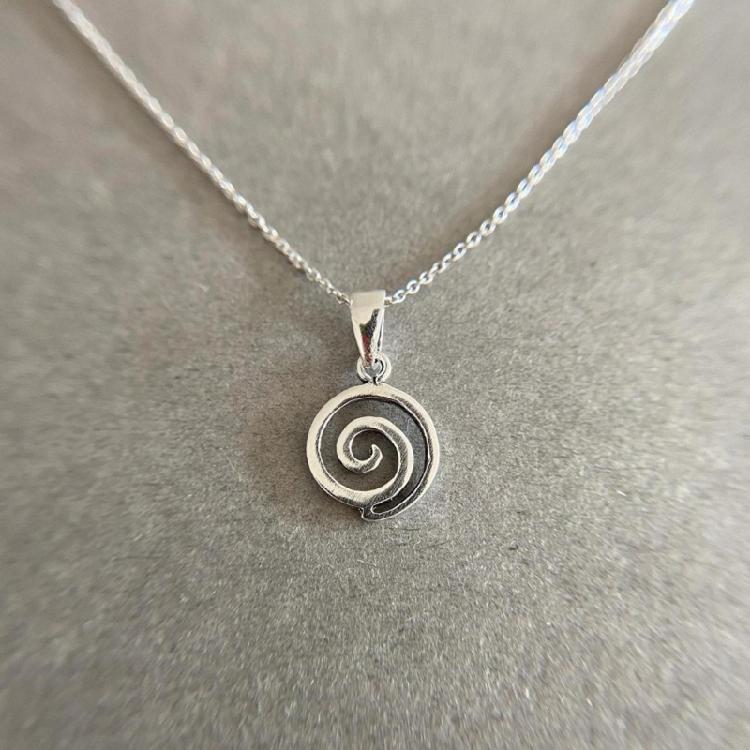 Простое спиральное ожерелье-подвеска Прочные украшения из нержавеющей стали Удобное ношение днем и ночью для любителей моды