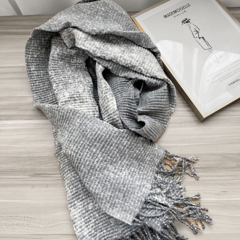 Шарф под кашемир осенне-зимний однотонный креповый с градиентом средней длины теплый шарф милый модный с бахромой шаль