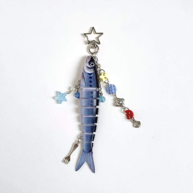Изысканный брелок для ключей ручной работы в виде рыбы для любителей рыбалки. Сувенирные подарки. Подвеска для сумки, украшение. Ювелирные аксессуары.