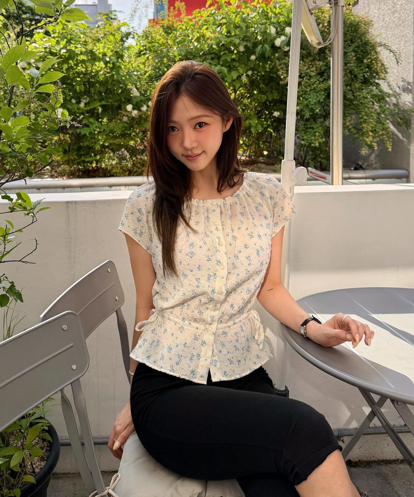 JUCYJUDY Embossed Flower Blouse J1Bl322B