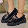 Мода Модные лоферы на платформе с цепочкой и декором Женские черные туфли из искусственной кожи на плоской подошве в стиле колледжа Однотонные туфли для женщин