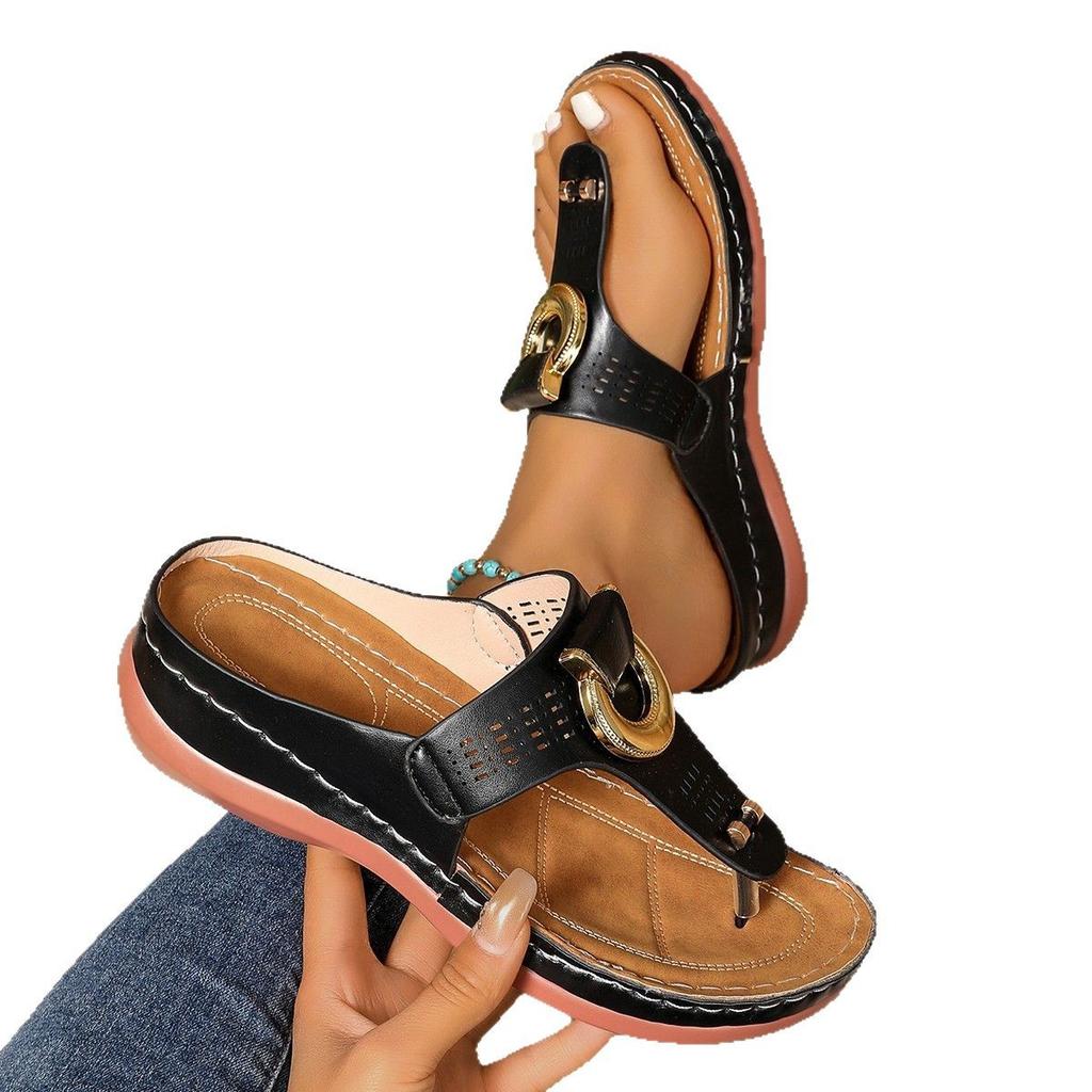 Женская обувь зарубежного производства 2025 года, лето, новые пляжные туфли с уклоном на каблуке, классные тапочки для женщин, европейские красивые женские сандалии, пятно