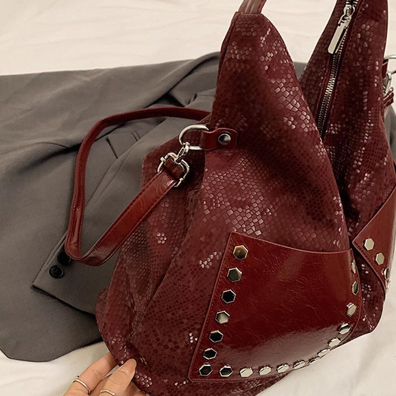 Сумка-тоут с имитацией змеиного узора, большой вместимости, из мягкой кожи, с заклепками, на плечо, модный роскошный дизайн, женские сумки CLE