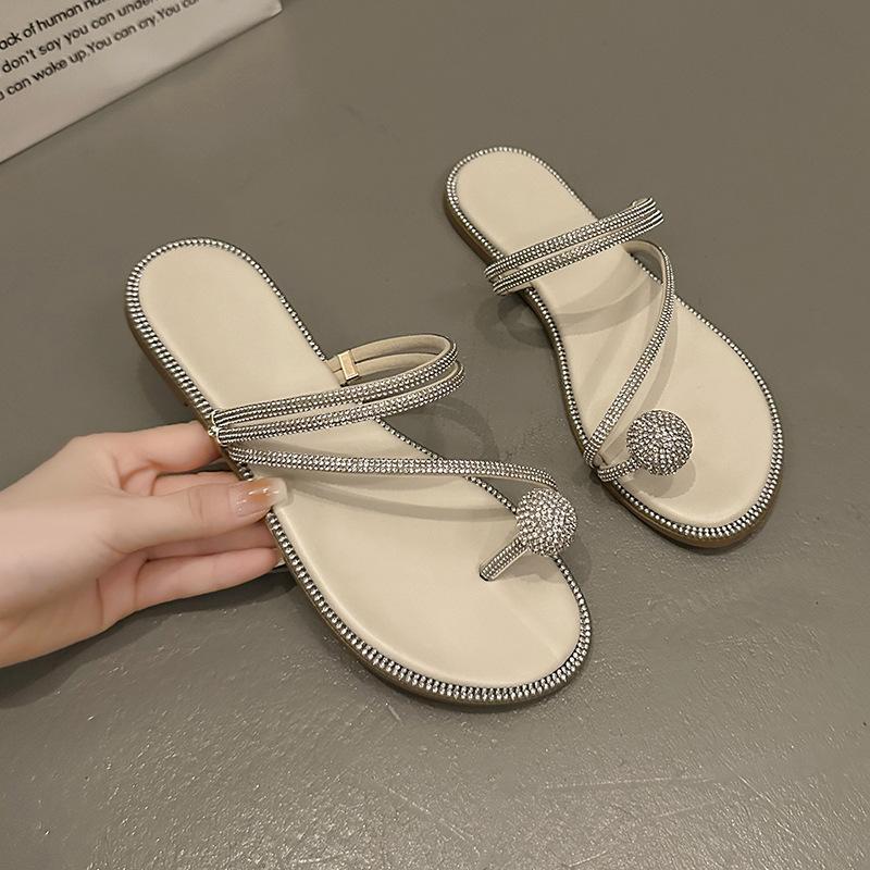 Стразы тонкий ремешок плоская подошва набор пальцев шлепанцы для женской летней носки новые модные универсальные юбка красивые крутые шлепанцы