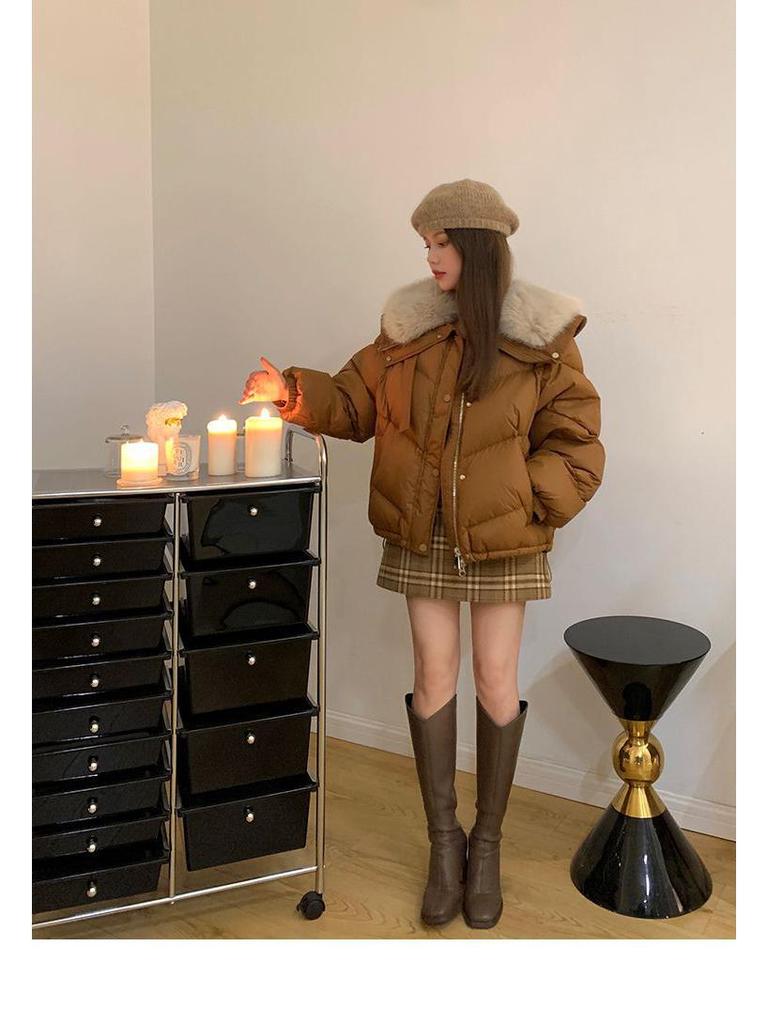 Женская теплая куртка с хлопковой набивкой и меховым воротником цвета хаки/черная - Маленькое зимнее пальто