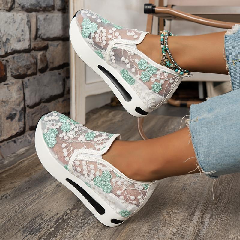 Fashion Women Sneakers Breathable Lace Mesh Flower Embroidery Sneakers Women Round Head Thick Sole Sneakers Comfortable Casual Shoes