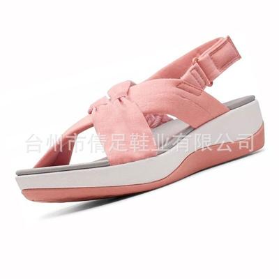 Летние босоножки на танкетке в богемном стиле на липучке с открытым носком, на платформе, с перекрестными ремешками