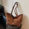 Large Capacity Casual Leopard Print Bag Women's Autumn and Winter Fashion Retro Shoulder Bag Commuter Tote Bag