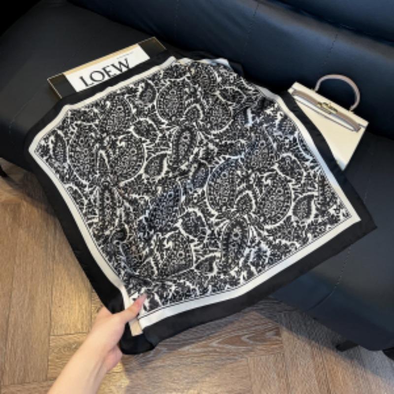 Spring and summer new Korean fashion sweet polka dot simulation silk small square scarf women's thin sunscreen silk scarf decorative small scarf
