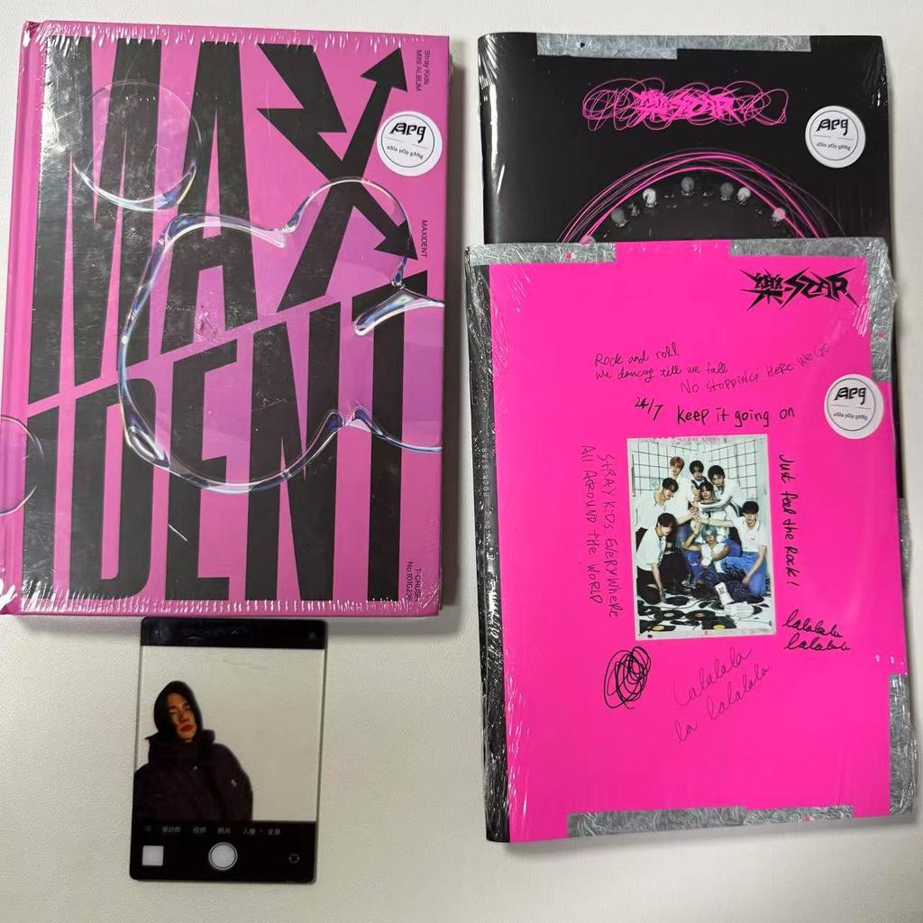 Album Stray Kids- MAXIDENT T-CRUSH Ver. ROCK STAR 2 Ver. , with 1 Ransparent Card