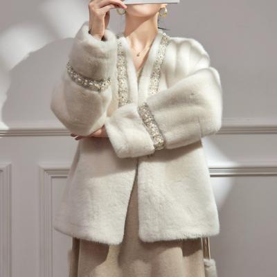 Экологичная меховая куртка женская маленькая ветрозащитная поясная средняя длина