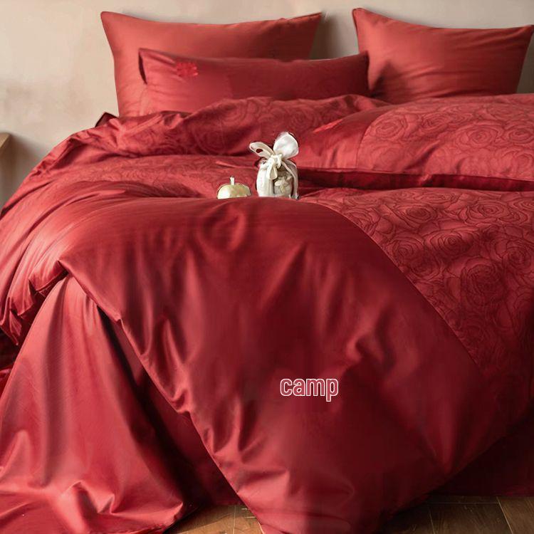 Romantic Chinese Jacquard Wedding Four-Piece Red Duvet Set: Newlywed Bedding & Happy Quilt