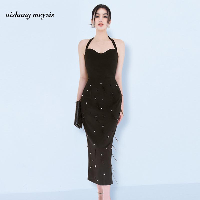 2024 Осень Сексуальное Платье Холтер С Открытой Спиной Перьями Бисером Средней Длины