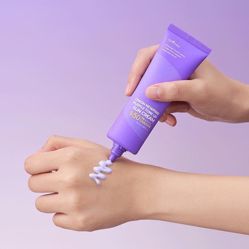 ISNTREE Солнцезащитный крем для лица с эффектом тонапа Onion Newpair Purple Tone Up SPF 50+ PA++++ 50 мл