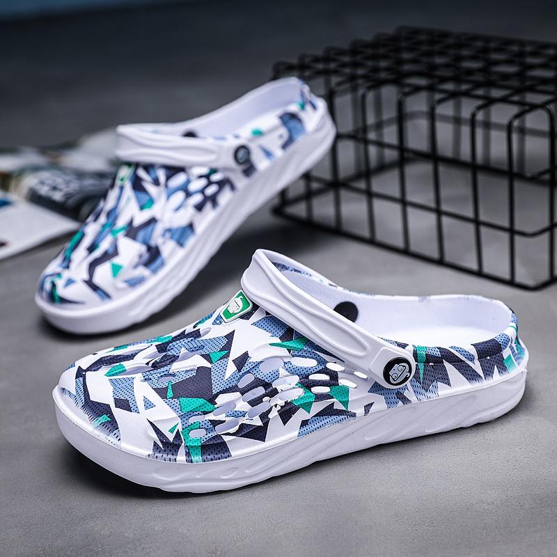 Fashion New Fashion Slippers Men Clog Sandals Comfortable Breathable Beach Sandals Men Women Clogs Slippers Soft Bottom Men Garden Shoes