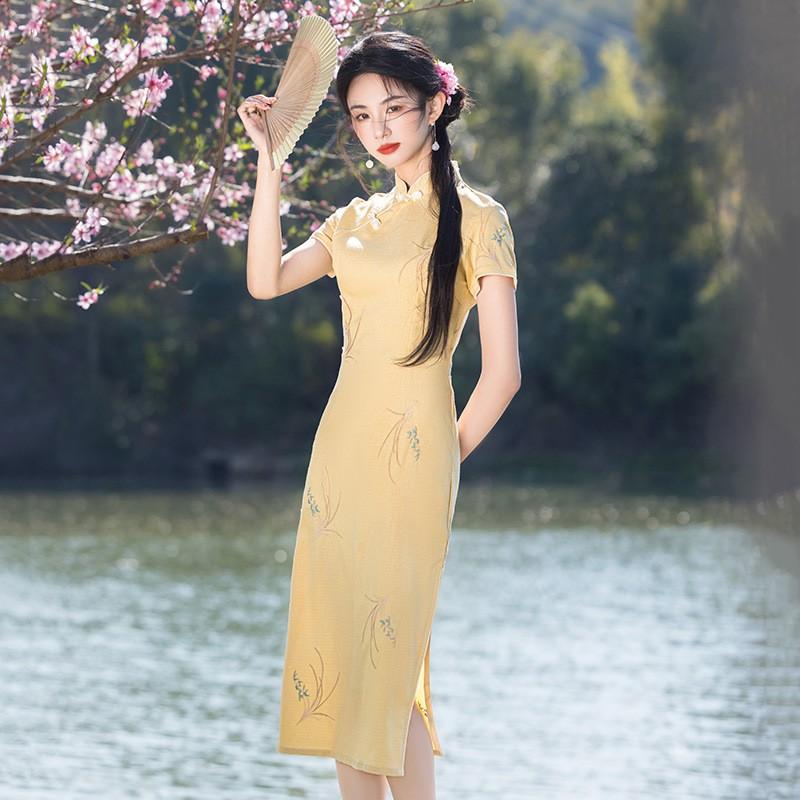 Womens Vintage-Inspired Long Cheongsam Dress With Embroidered Bamboo Linen Stand Collar 3/4 Sleeve 2025