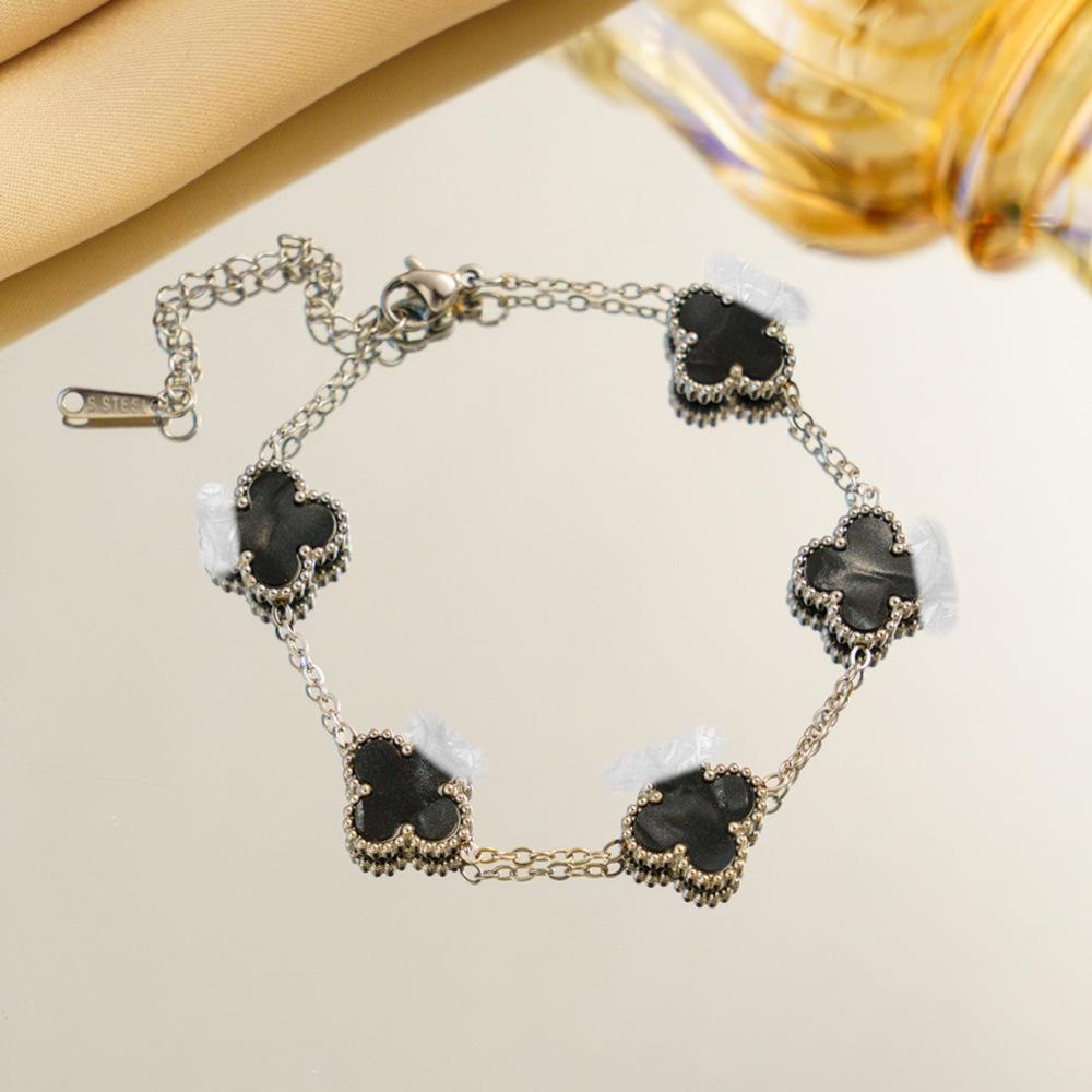 Браслет с градиентным четырехлистным клевером Роскошный и изысканный женский модный ювелирный аксессуар Уникальное и стильное украшение для руки