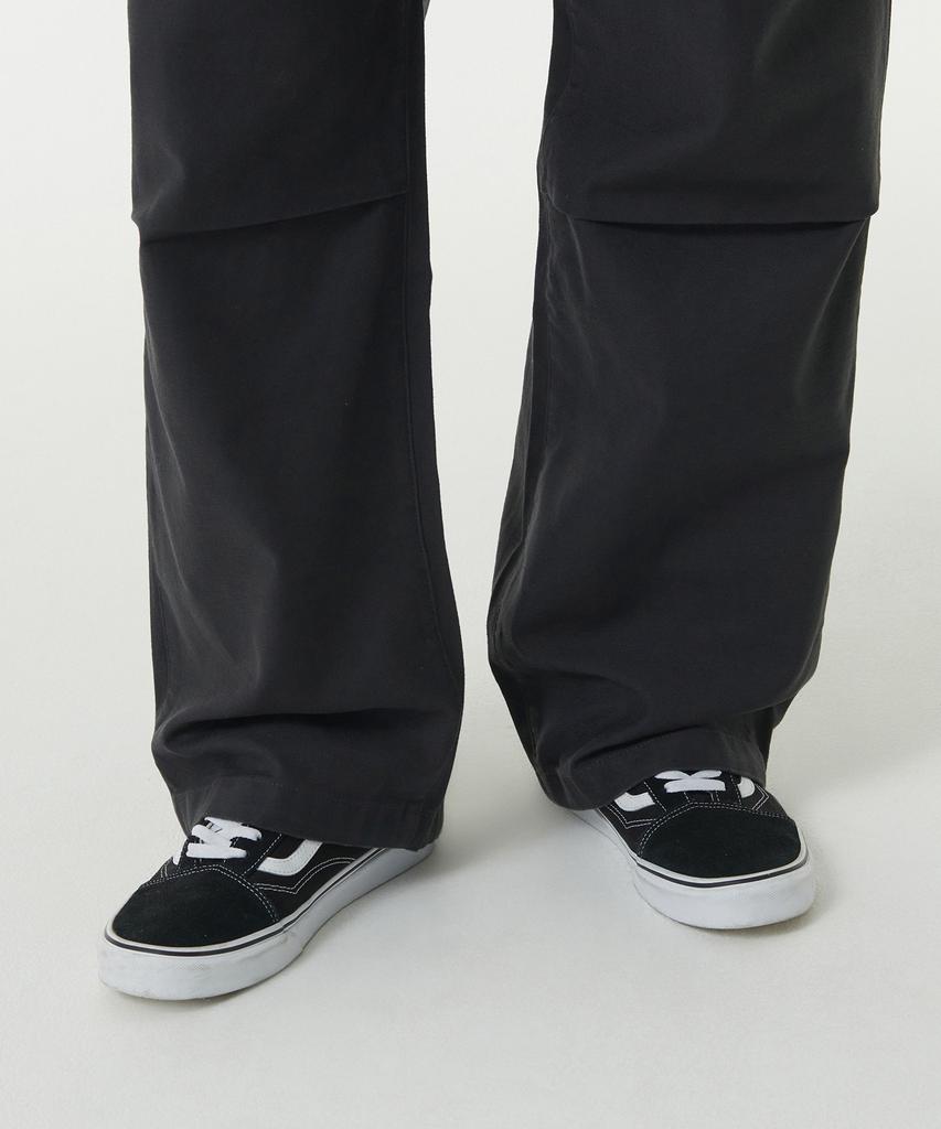 MUSINSA STANDARD Back Satin Parachute Pants [Dark Gray]