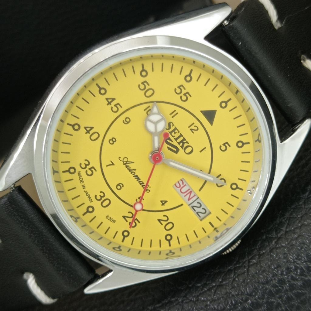 ЯПОНСКИЕ ВИНТАЖНЫЕ ОТРЕМОНТИРОВАННЫЕ МУЖСКИЕ АВТОМАТИЧЕСКИЕ ЧАСЫ SEIKO 5 С ЖЕЛТЫМ ЦИФЕРБЛАТОМ a444668-1