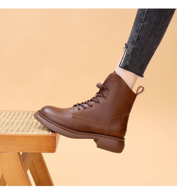 Мягкая кожа ботинки Мартин женские новые высокие на плоской подошве модные универсальные короткие ботинки осень-зима 2025 британский стиль зрительно уменьшают размер ноги